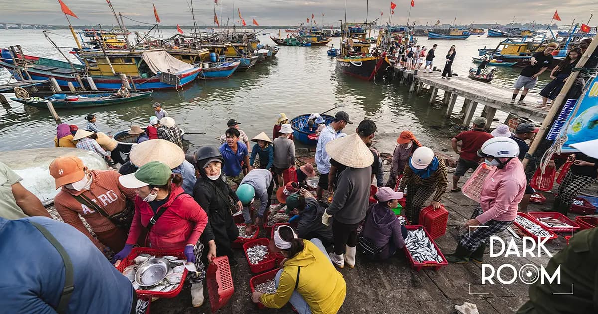 Früher Morgen auf dem Fischmarkt Duy Hải in Hội An